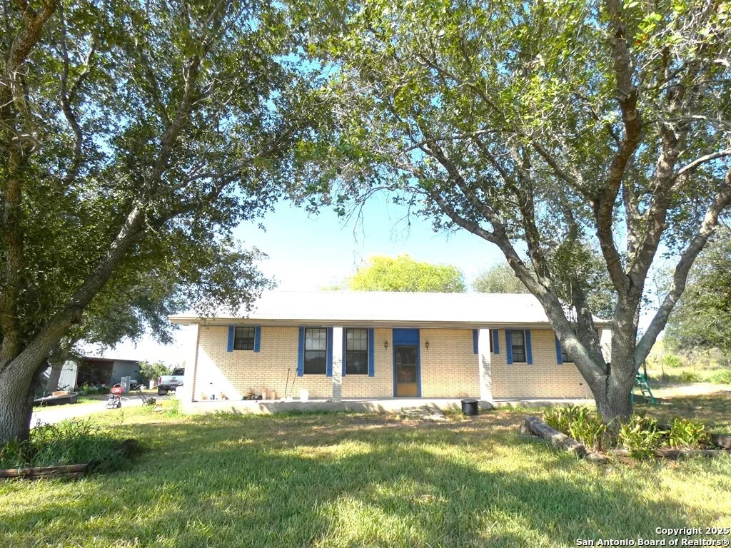 Photo of 227 Deaf Smith Rd