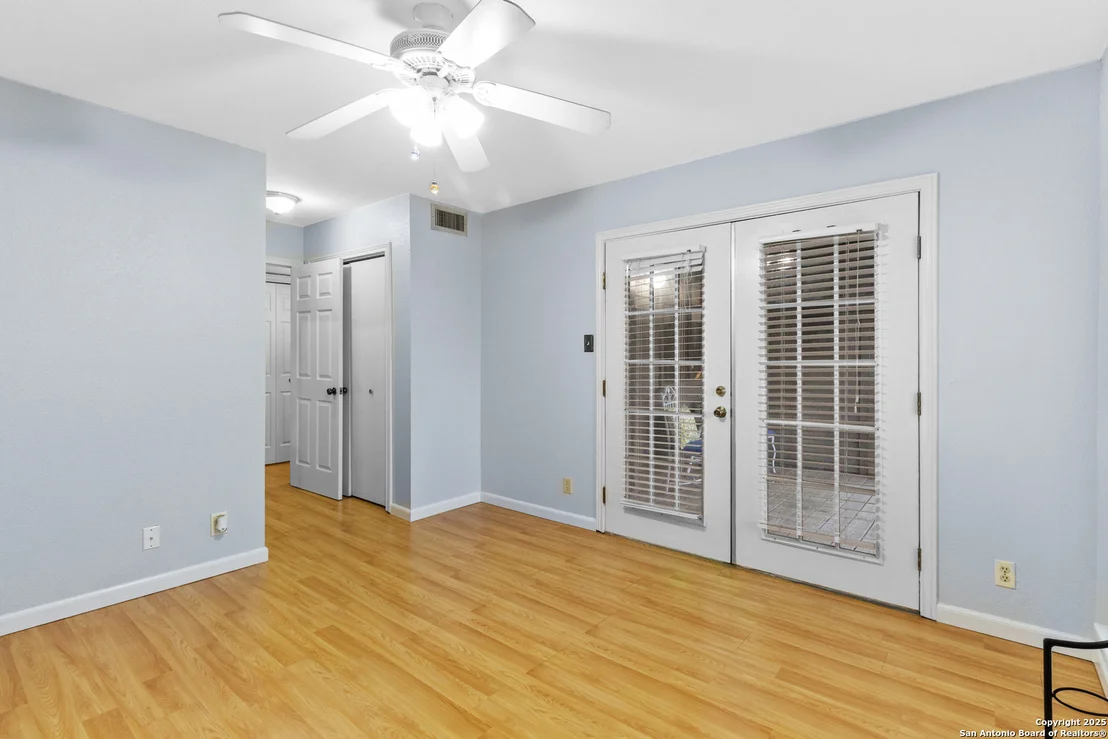 Photo of Unit 4 at 8611 Datapoint