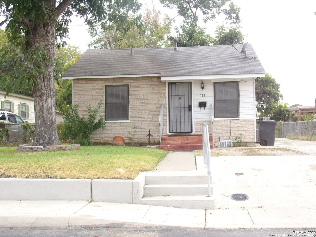 Photo of 735 ROCHAMBEAU