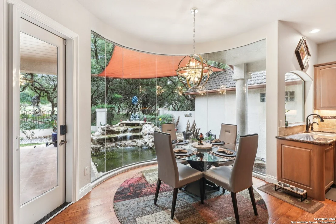 Photo of 908 La Puerta