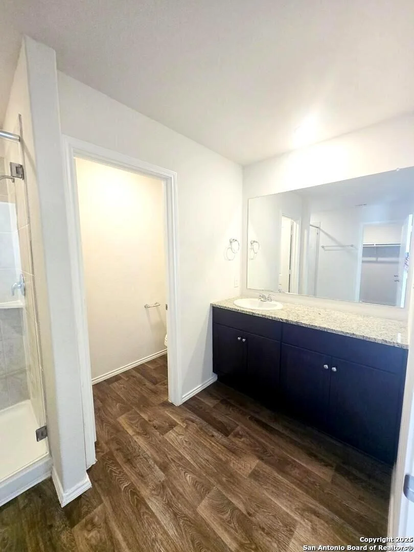 Photo of 437 Middle Green