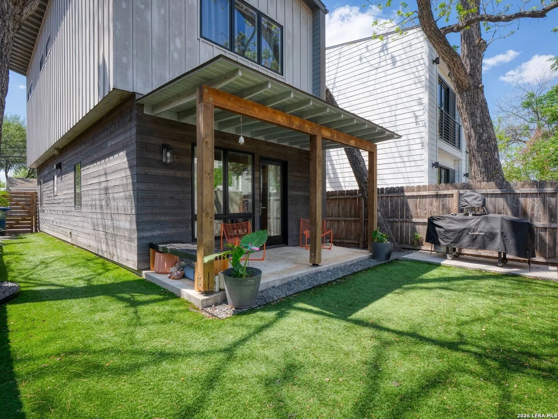 Photo of 325 LAVACA ST