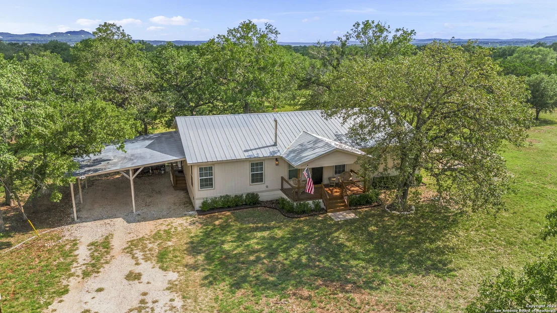 Photo of 592 Oakridge Trail
