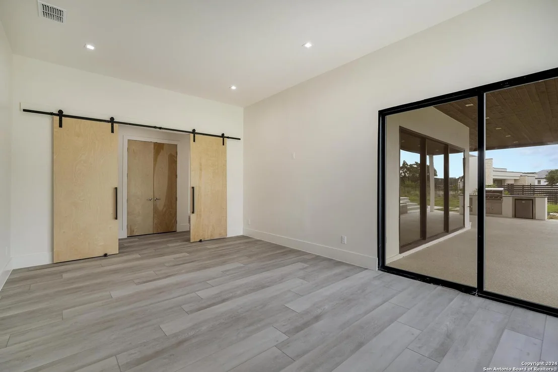 Photo of 25907 Morhiss Pt