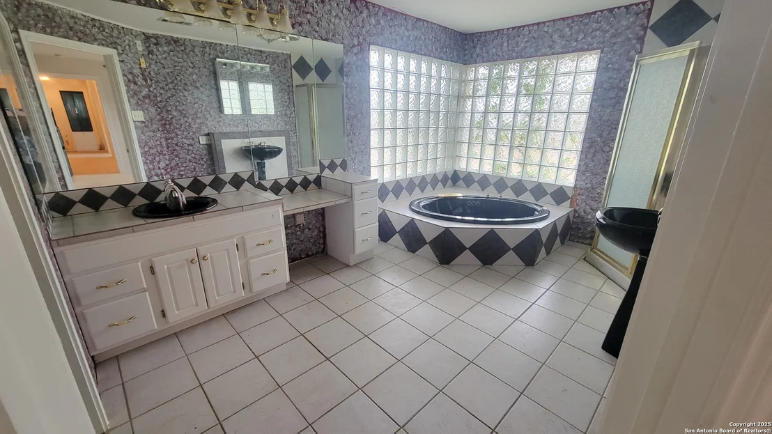 Photo of 7 Glen Cove Dr