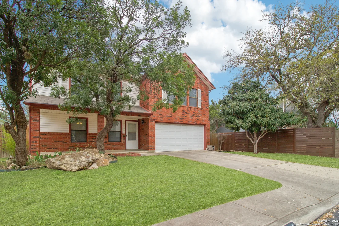 Photo of 7611 Wood Bluff