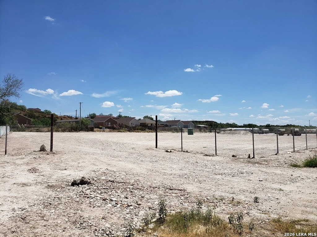 Photo of Unit 2 at 1157 STATE LOOP 480