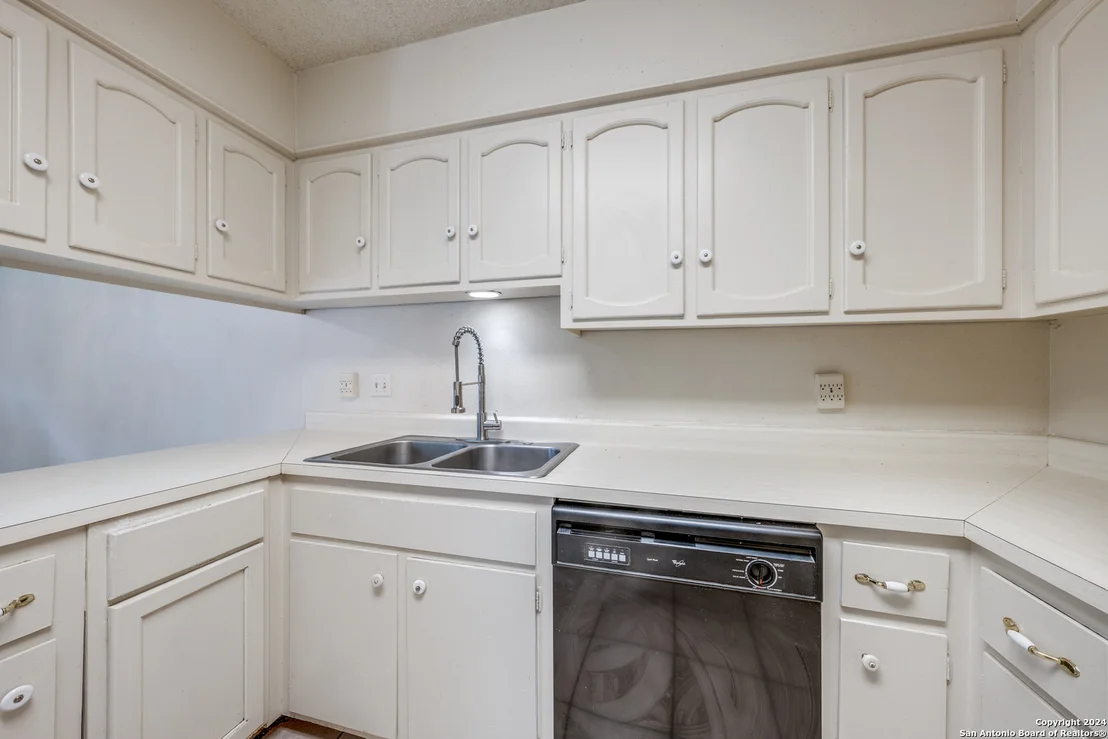 Photo of Unit 40A at 8915 Datapoint Dr