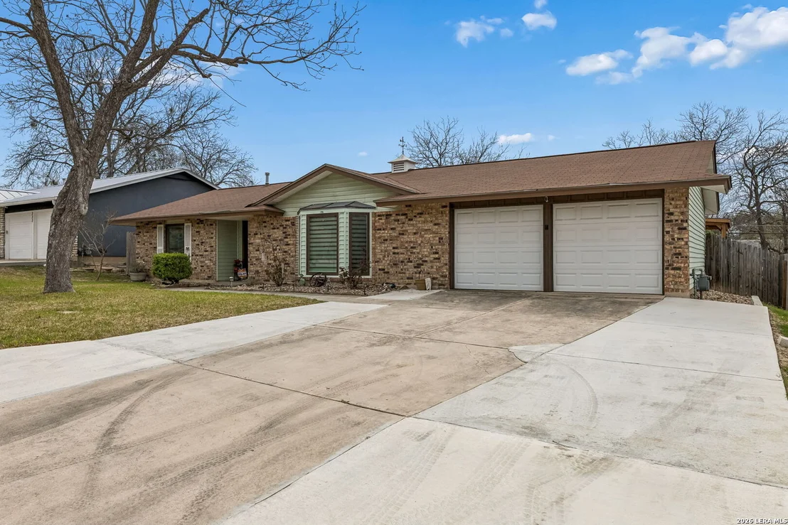 Photo of 218 Whispering Oaks