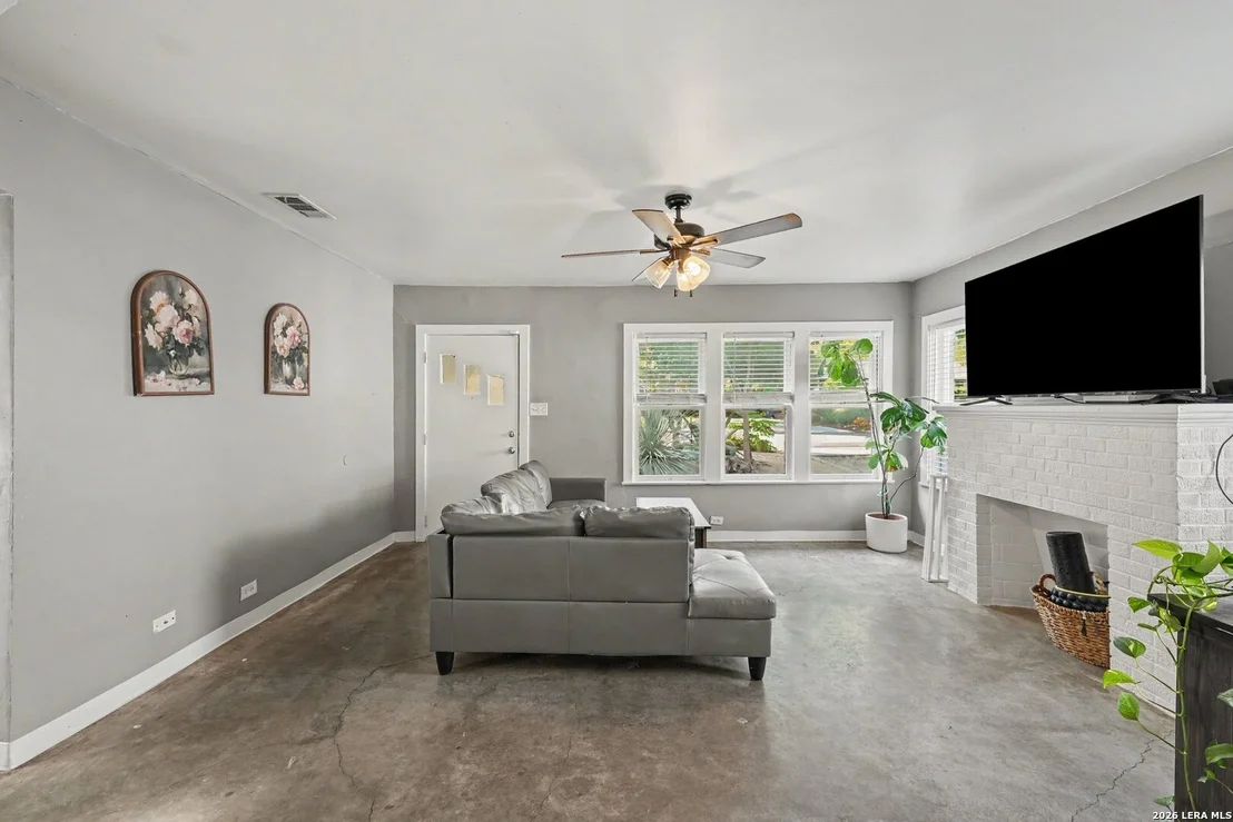 Photo of 109 THORAIN BLVD