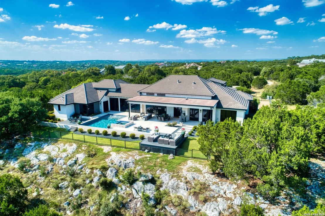 Photo of 121 Greystone Pt