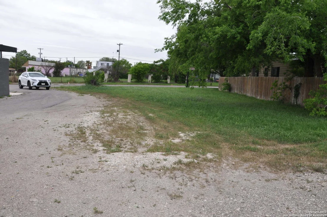 Photo of 411 ADRIAN DR