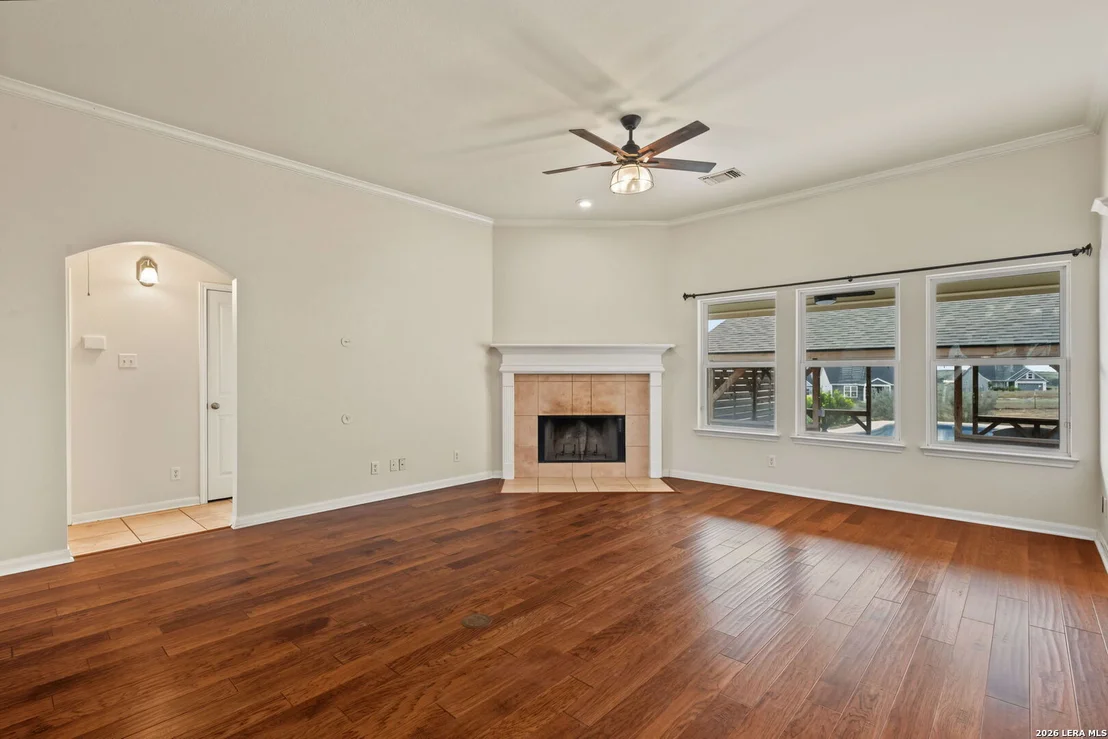 Photo of 418 Clover Ln