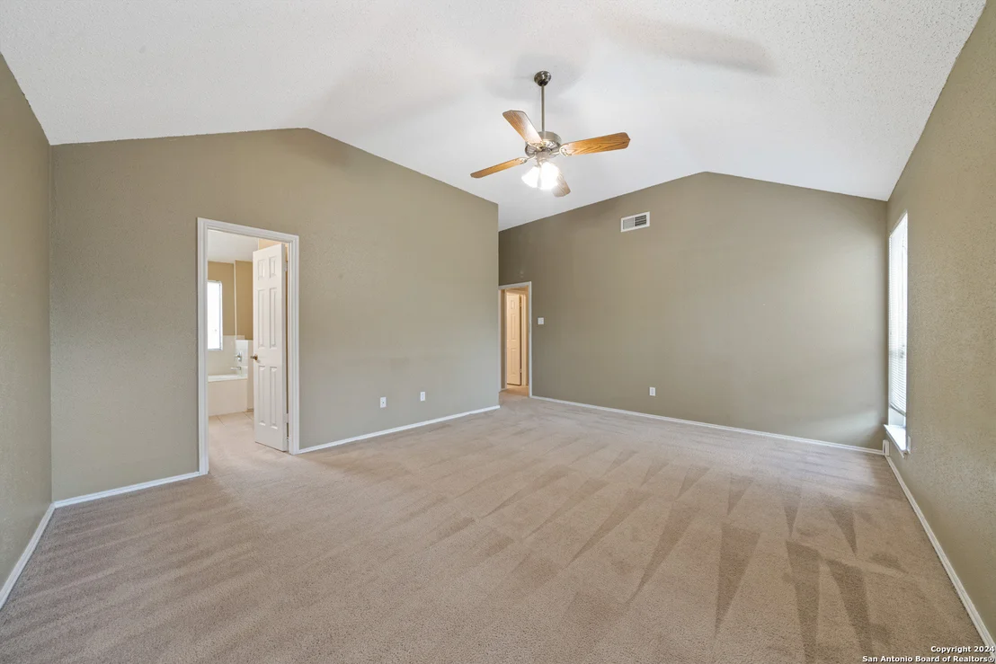 Photo of 940 Hedgestone