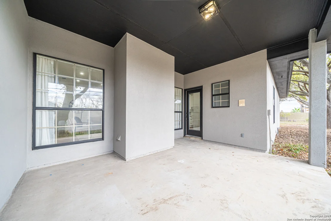 Photo of 122 PALM CIR
