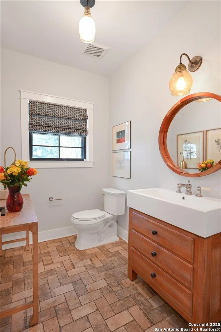 Photo of 6036 Circle Oak