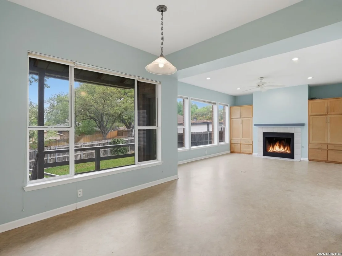 Photo of 968 Queens Dr.