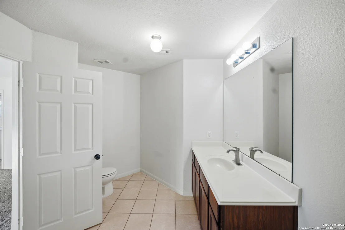 Photo of 6810 Luckey