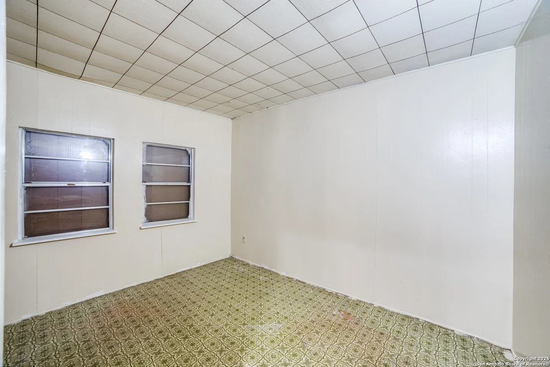Photo of 606 W BAETZ BLVD