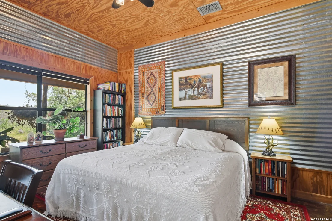 Photo of 423 KAHN RD