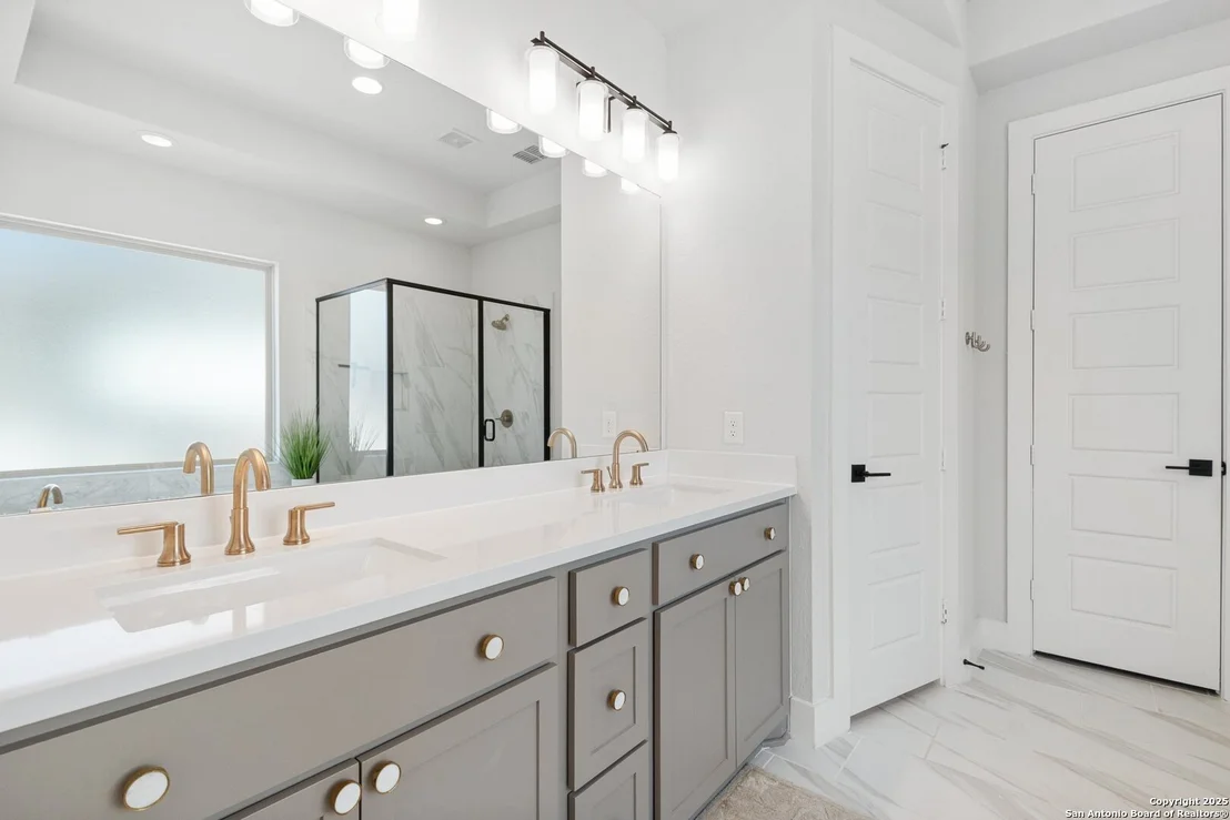 Photo of 1176 Cadogan Squire
