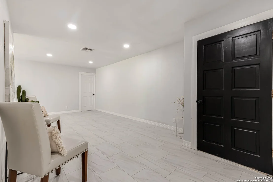 Photo of 6135 ROYAL PT