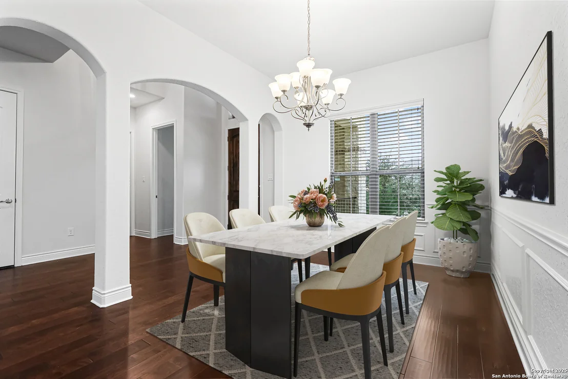 Photo of 427 Evans Oak