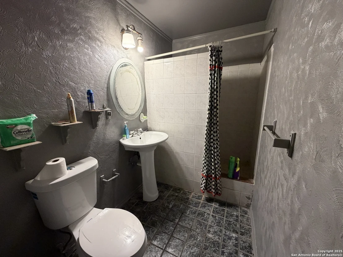 Photo of 127 Arnaz