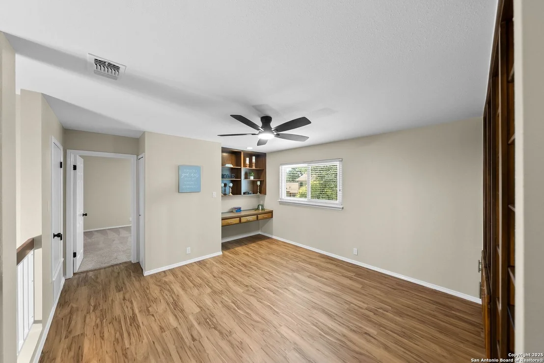 Photo of 15251 Oak Spring