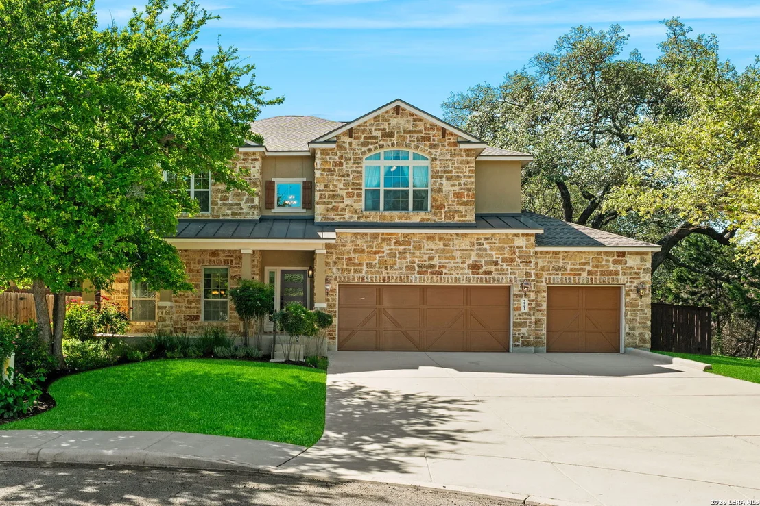 Photo of 221 WINDSOR DR