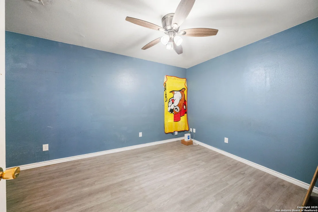 Photo of 915 Deely