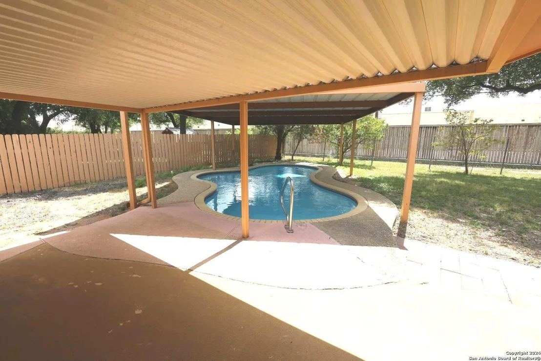 Photo of 5621 GALEWIND DR