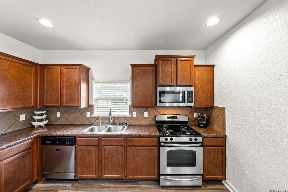 Photo of 6703 Karnes Leaf