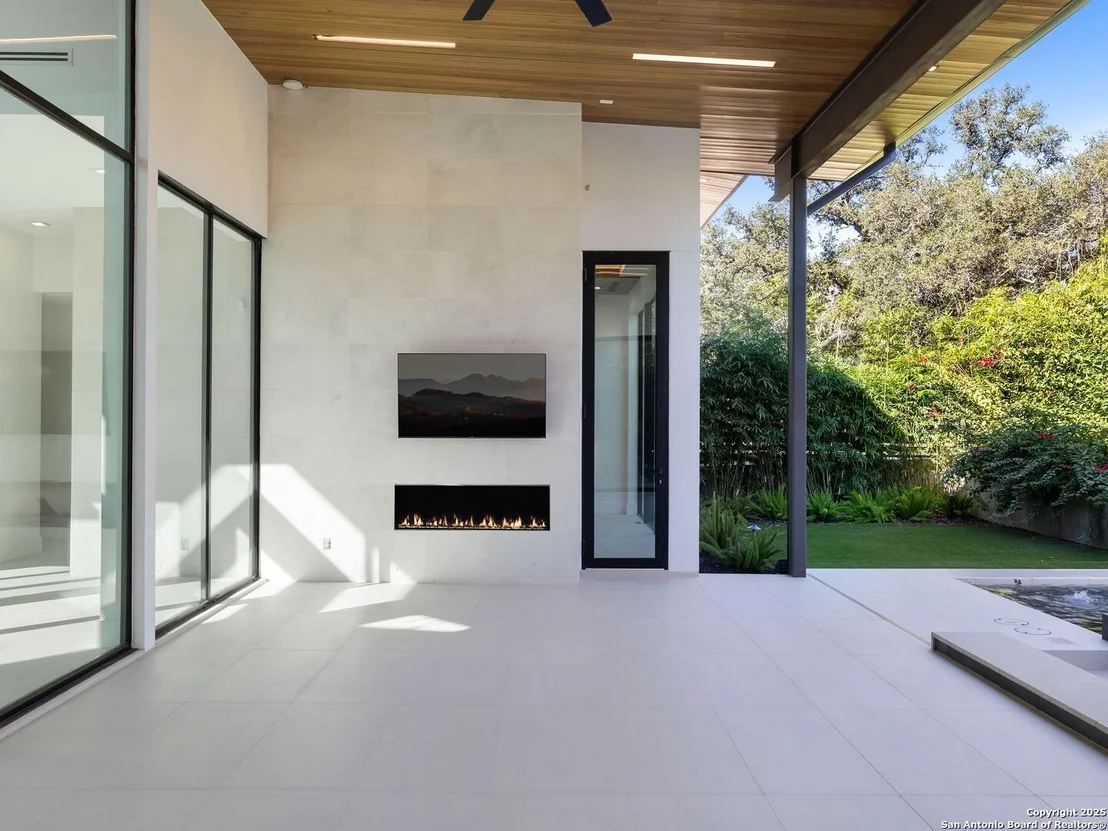 Photo of 24606 Cliff Line