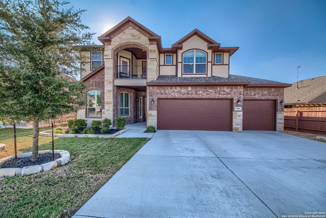 Photo of 950 Lone Cypress