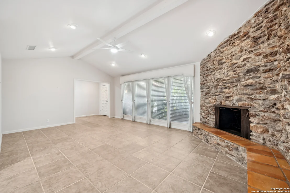 Photo of 122 Long Bow Rd.