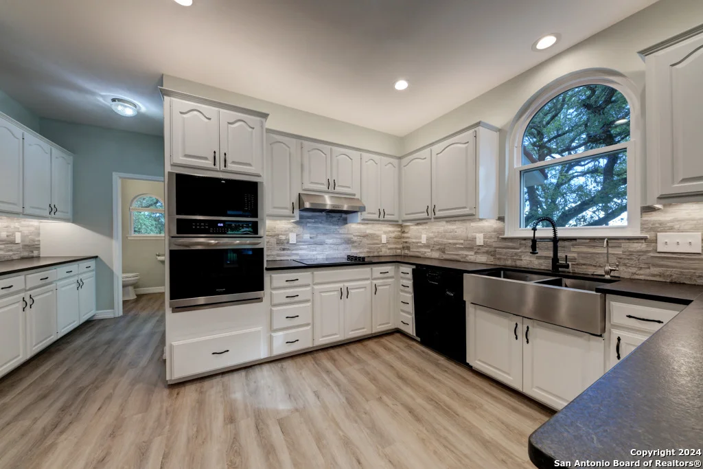 Photo of 172 LAKE FRONT DR