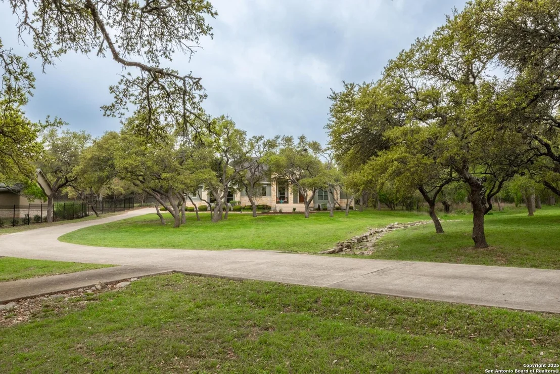Photo of 2818 River Way