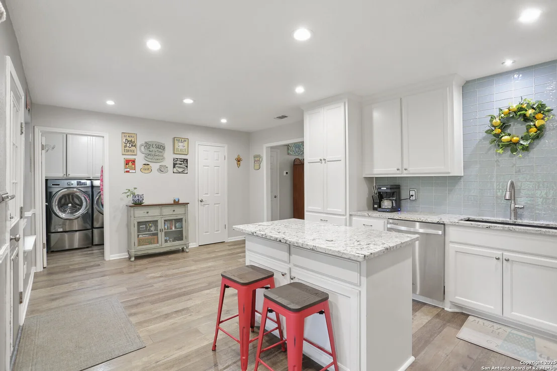 Photo of 640 Riverside