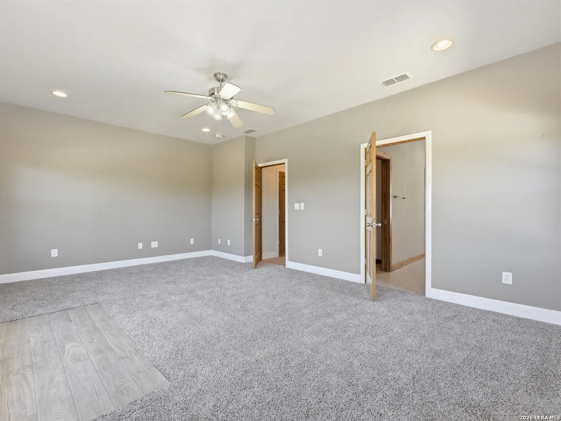 Photo of 412 Bear Springs Trl