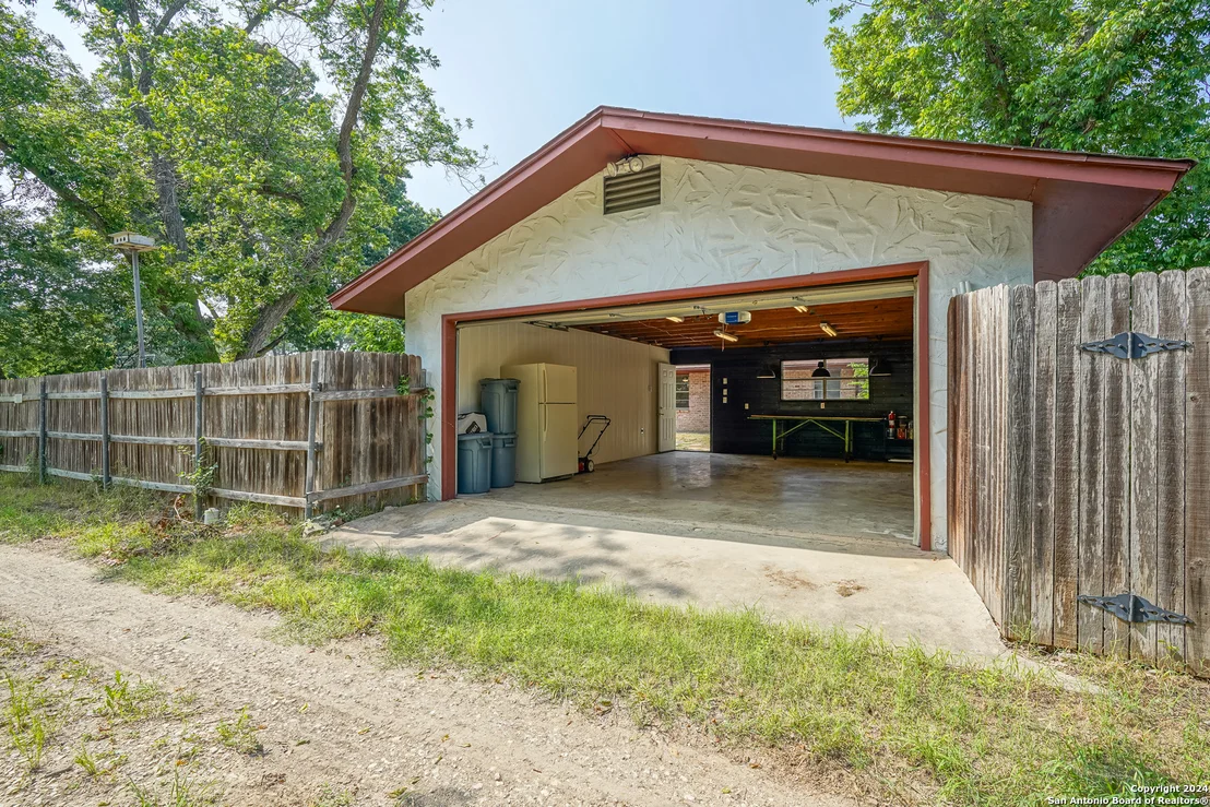 Photo of 426 Windcrest Dr