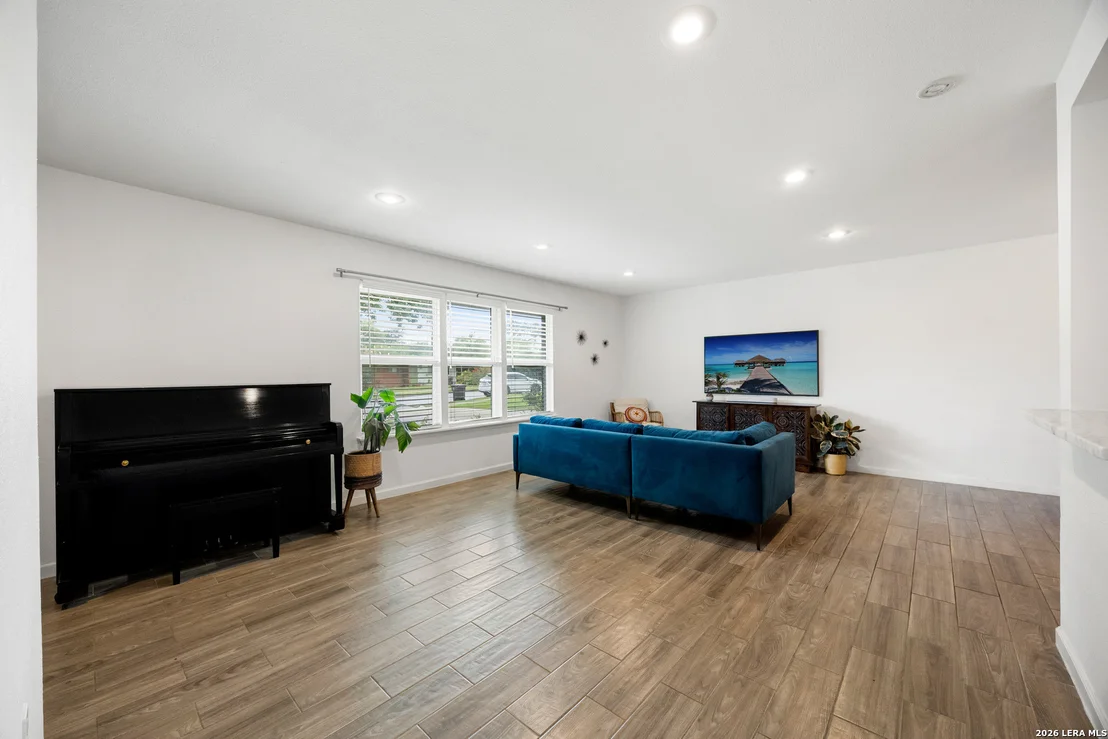 Photo of 359 REXFORD DR