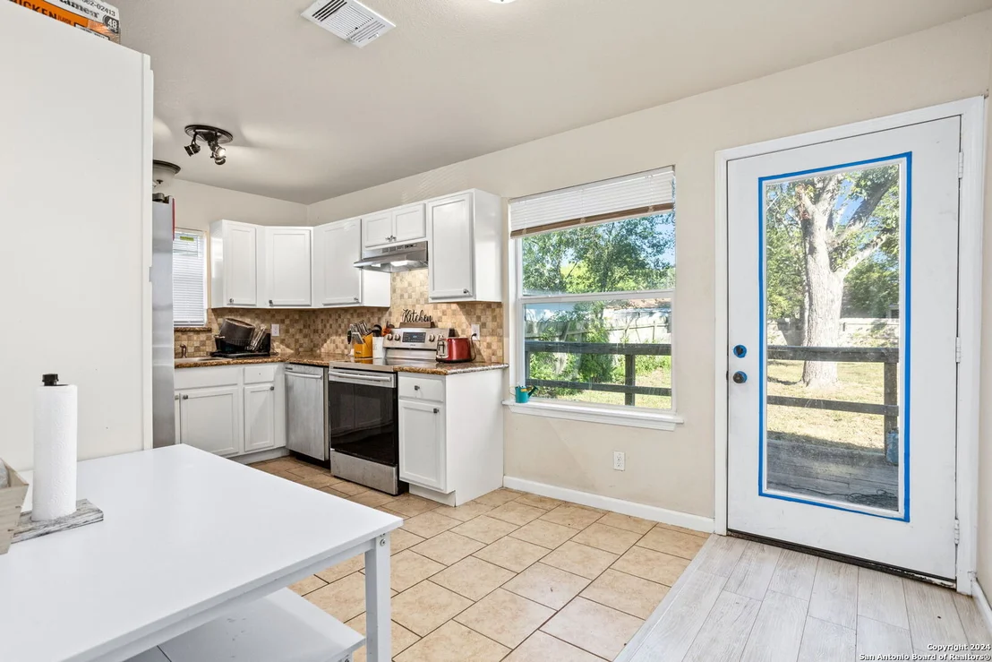 Photo of 425 W WRIGHT BLVD