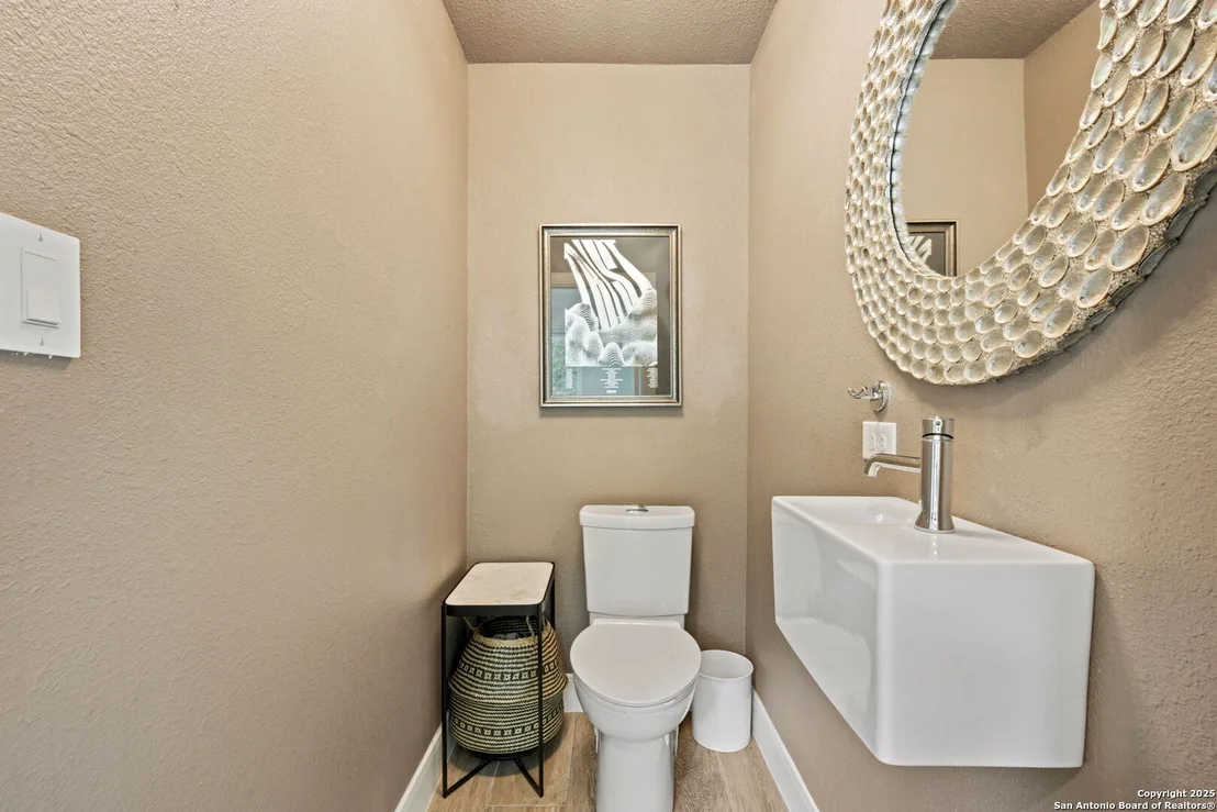 Photo of 3467 River Way