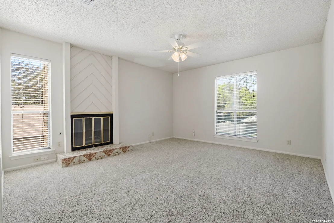 Photo of 2703 Red Tree