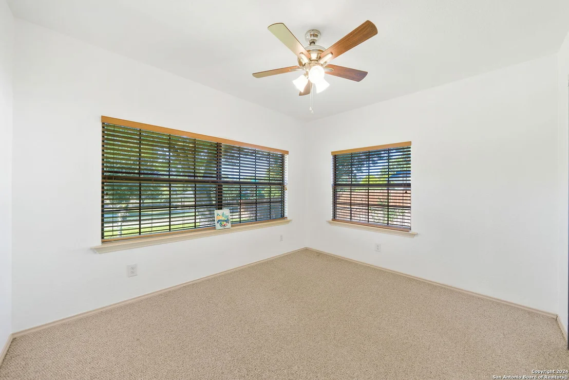 Photo of 835 BOULDER DR