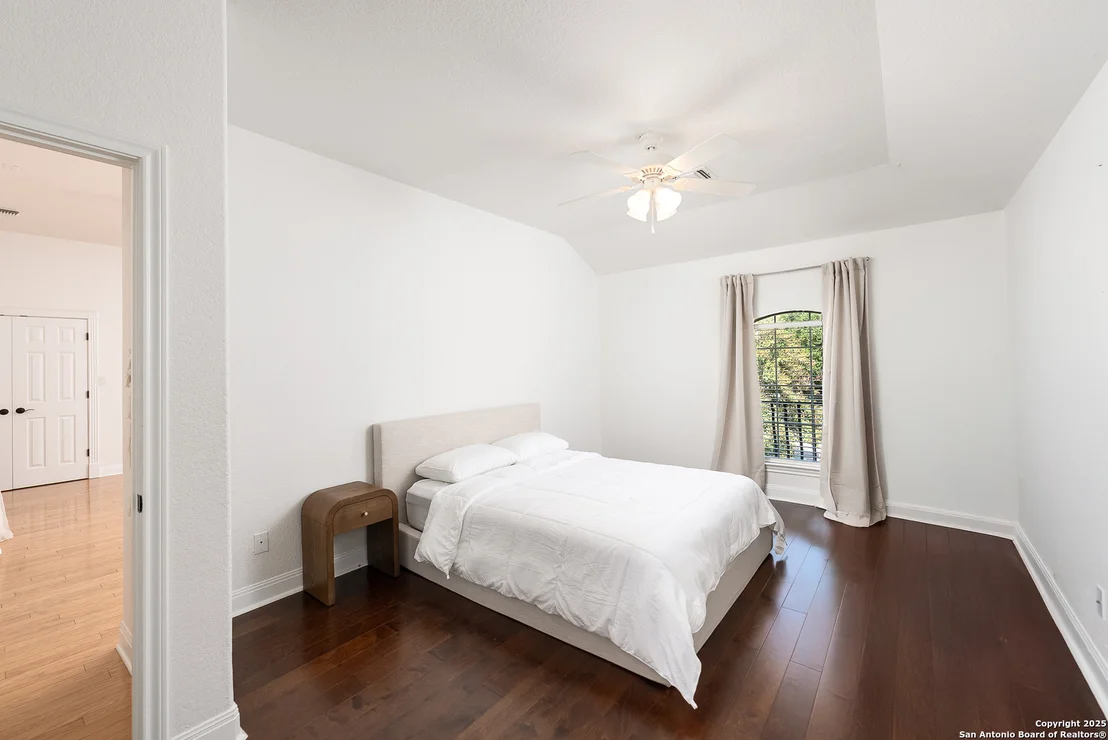 Photo of 24806 Ellesmere