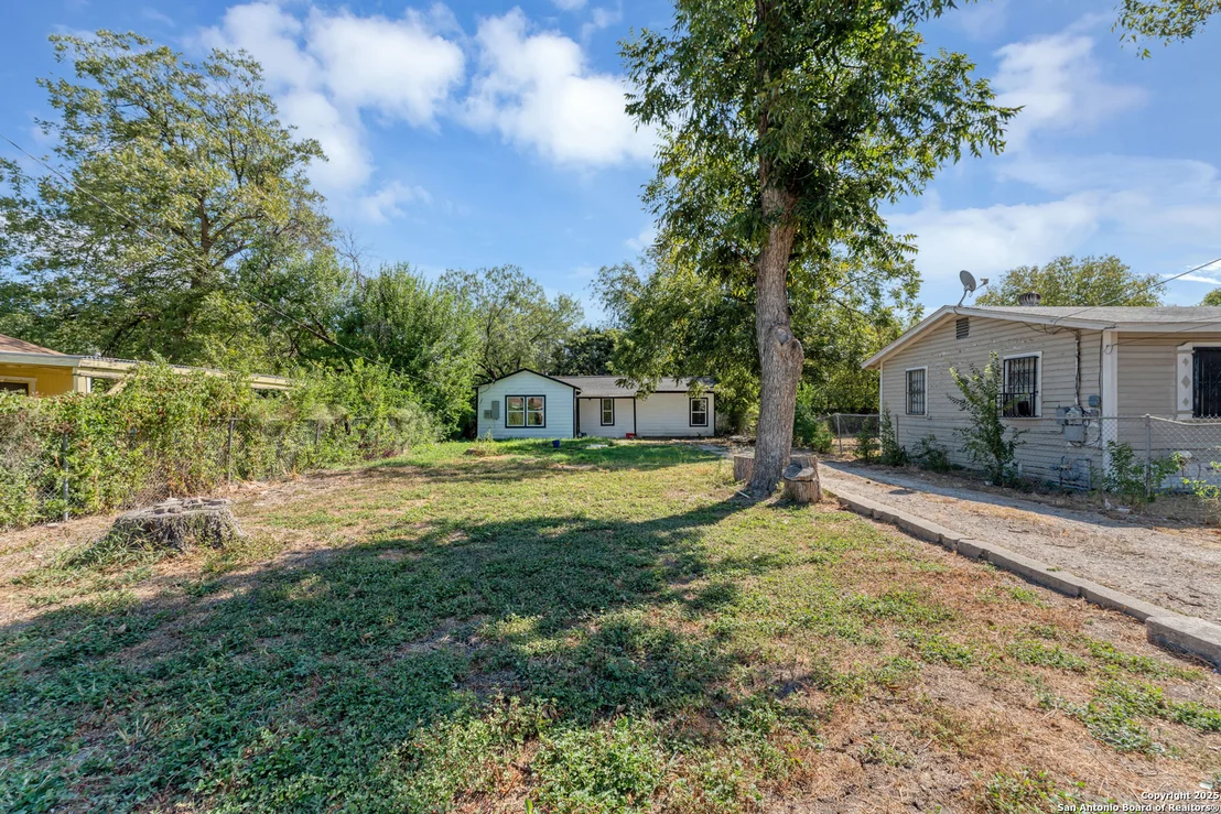Photo of 1630 Allende