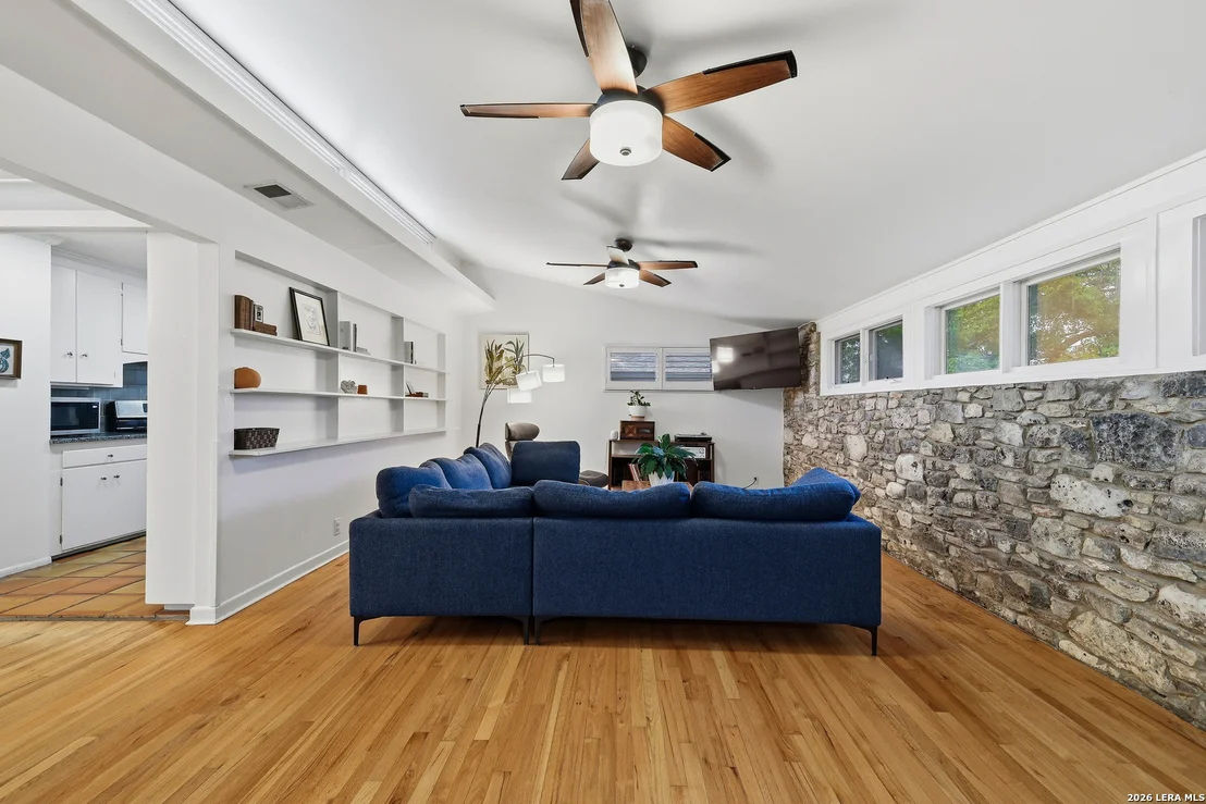 Photo of 326 Burnside Dr