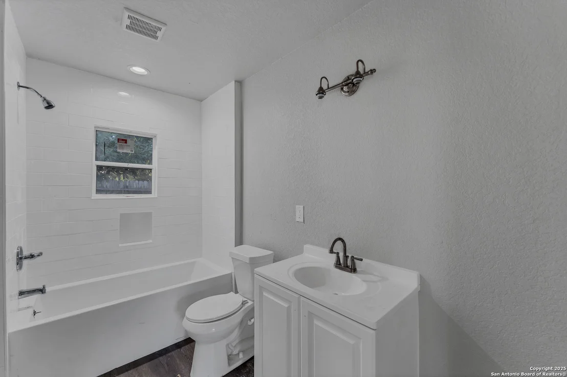 Photo of 1630 Allende